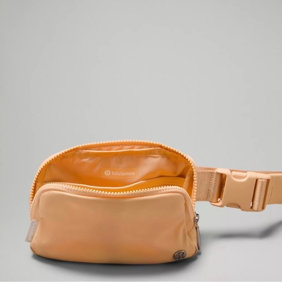 Lululemon Everywhere Belt Bag 1L- Summer Glow - Picture 6 of 9